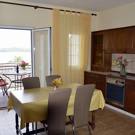 Apartments Zdravko - Comfortable & Close To The Sea Orebic Exterior photo