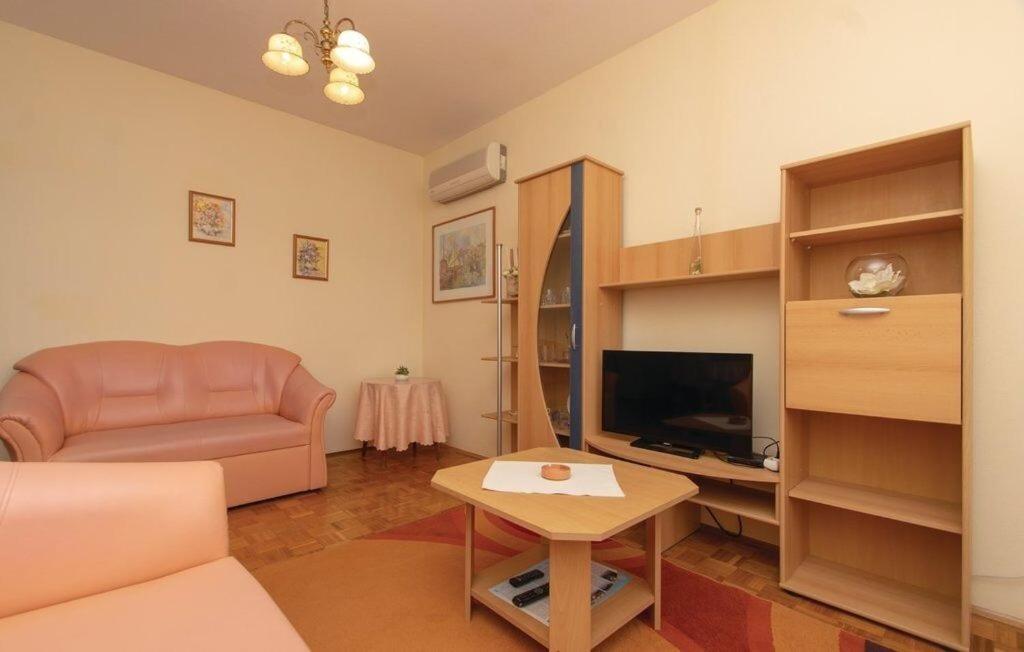 Apartment Zdravko - Comfortable & Close To The Sea Orebic