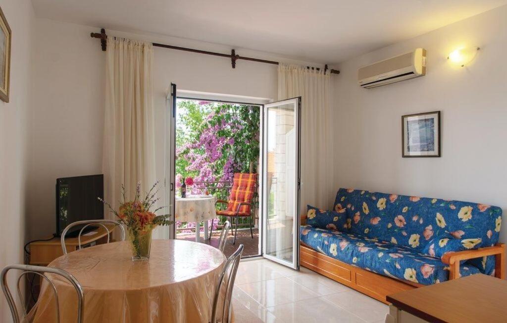Apartment Zdravko - Comfortable & Close To The Sea