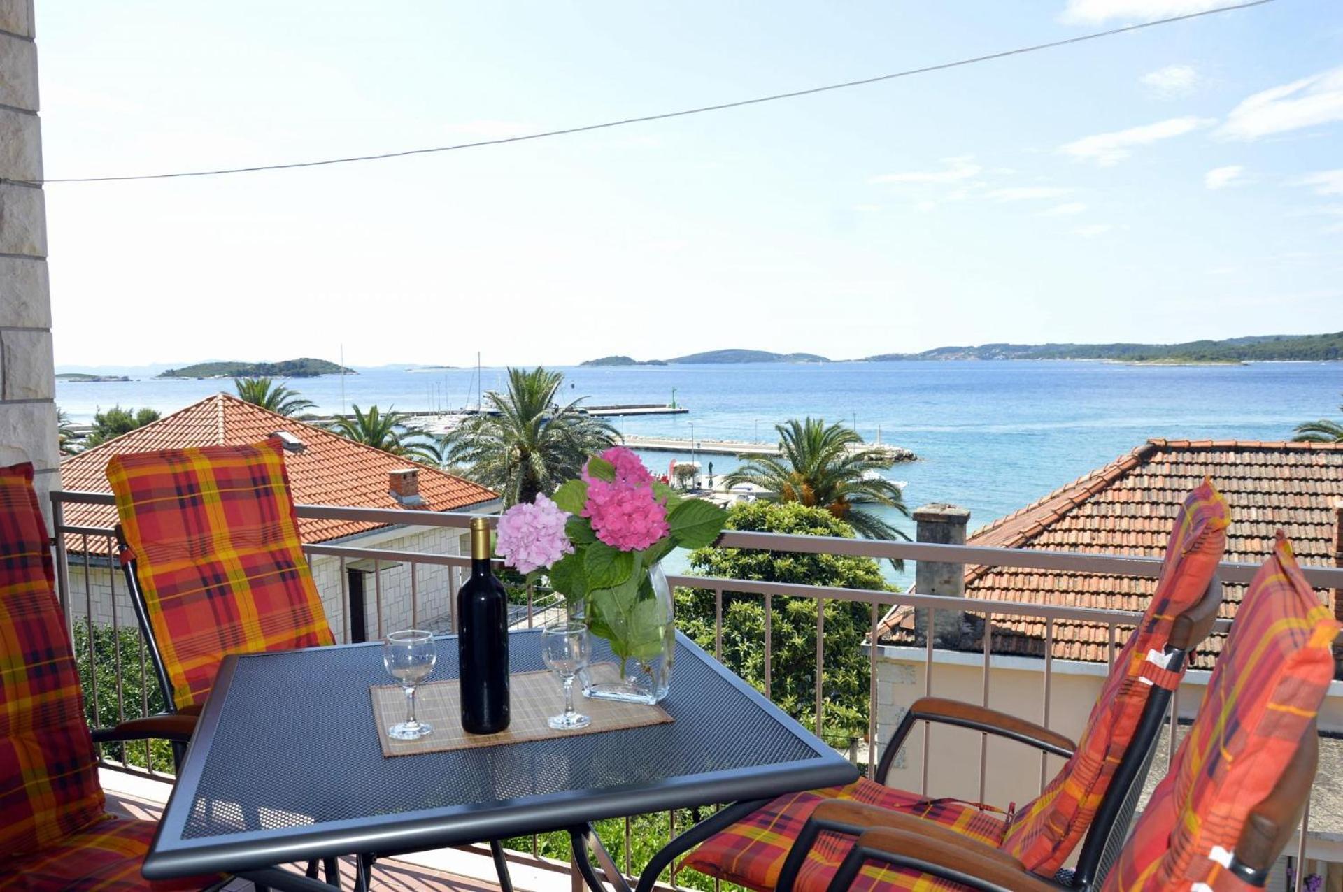 Apartment Zdravko - Comfortable & Close To The Sea