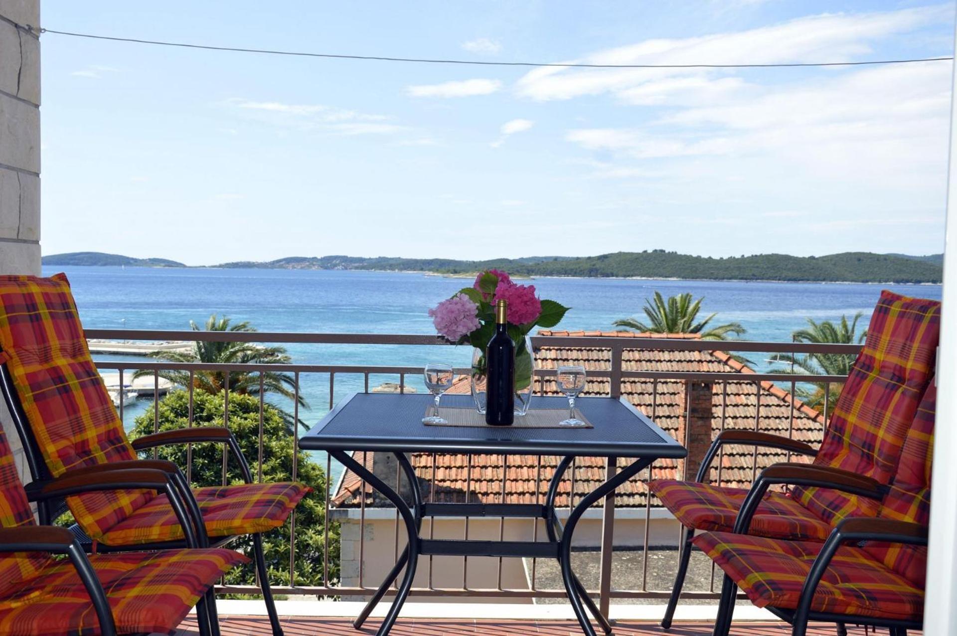 Zdravko - Comfortable & Close To The Sea Apartment *