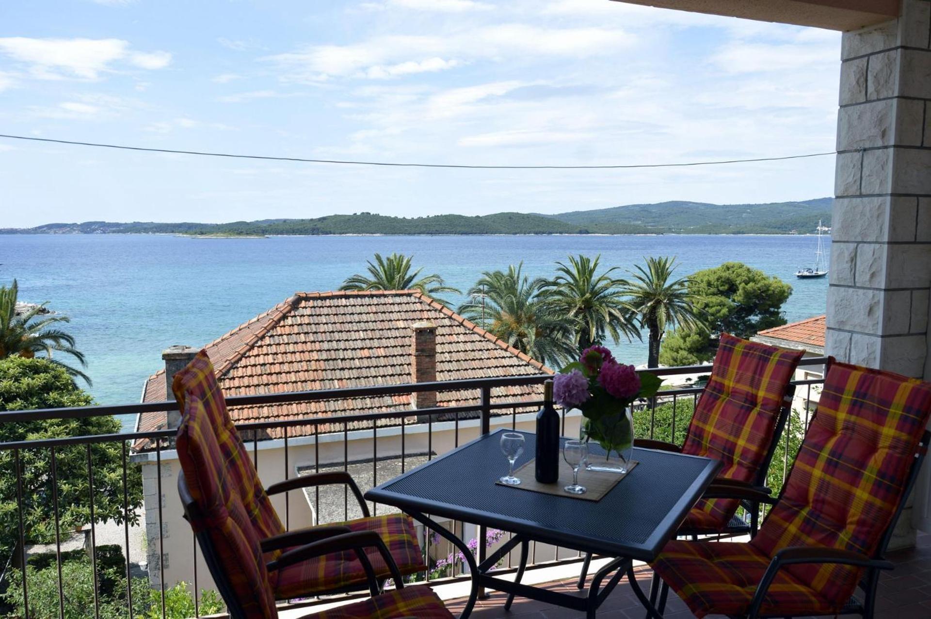 Apartment Zdravko - Comfortable & Close To The Sea *