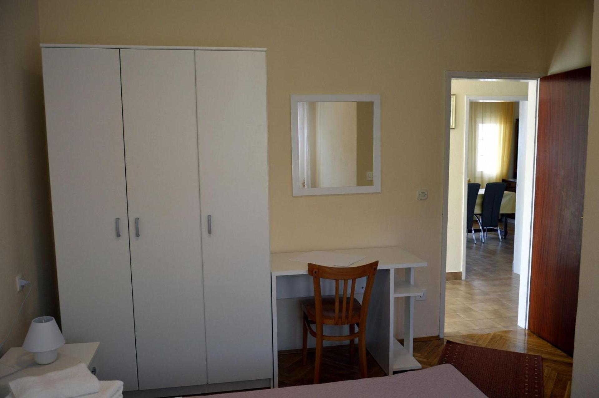 Zdravko - Comfortable & Close To The Sea Apartment *